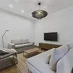 Raw And Refined 2Br Old Town Apartment