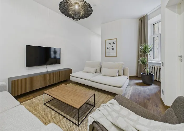 Raw And Refined 2Br Old Town Apartment