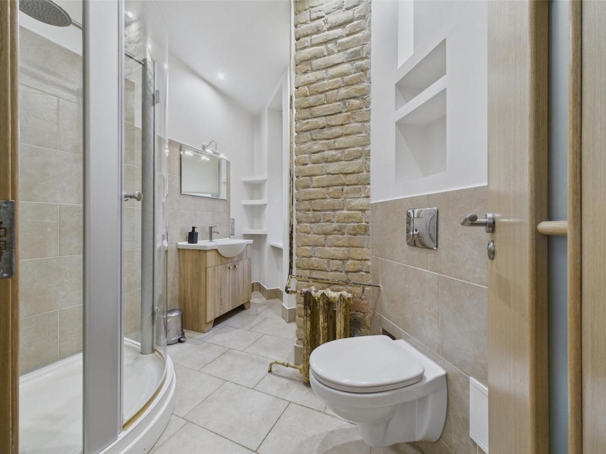 Appartamento Raw And Refined 2br Old Town Riga